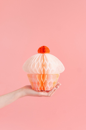 Dekoracja bibułowa honeycomb Muffinka, 20 cm, mix