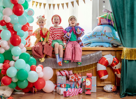 Stojący balon foliowy Świąteczne Autko, 102x100 cm, mix