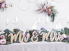 Drewniany napis Mr & Mrs, złoty, 50x10cm
