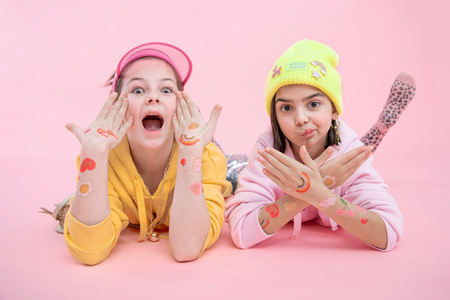 Tatuaże zmywalne Stokrotki, mix (1 op. / 14 szt.)