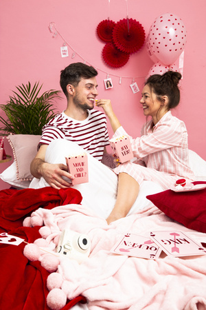 Rozety dekoracyjne, czerwony, 20-30cm (1 op. / 3 szt.)